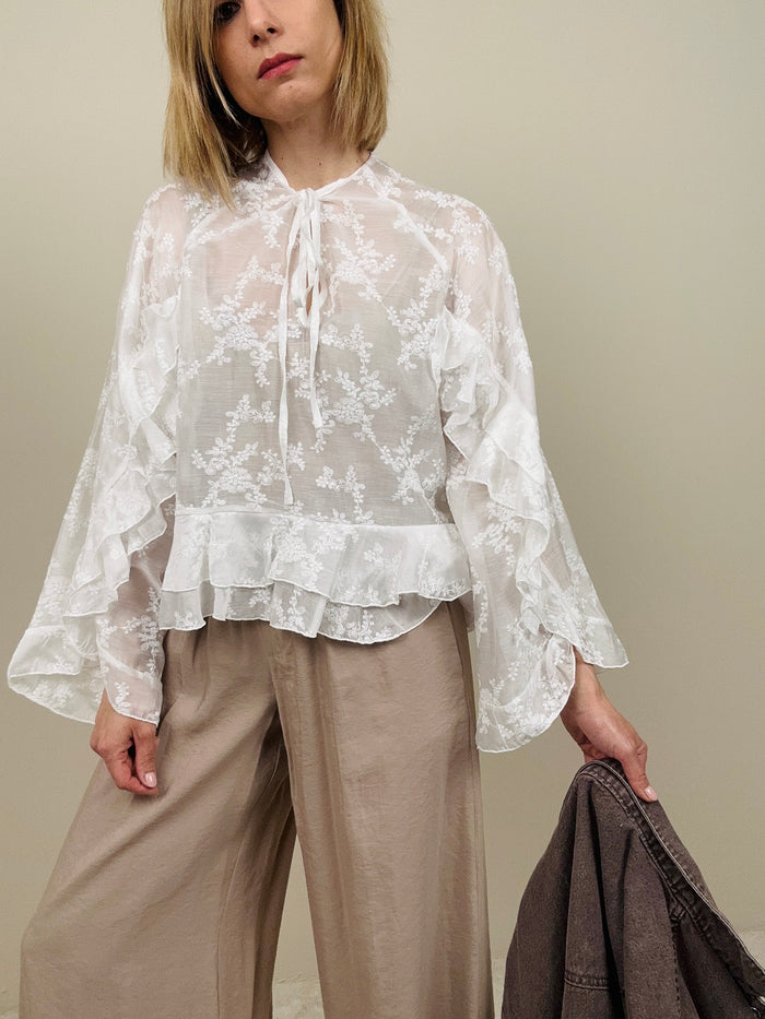 Camicia bianca lavorata tono su tono