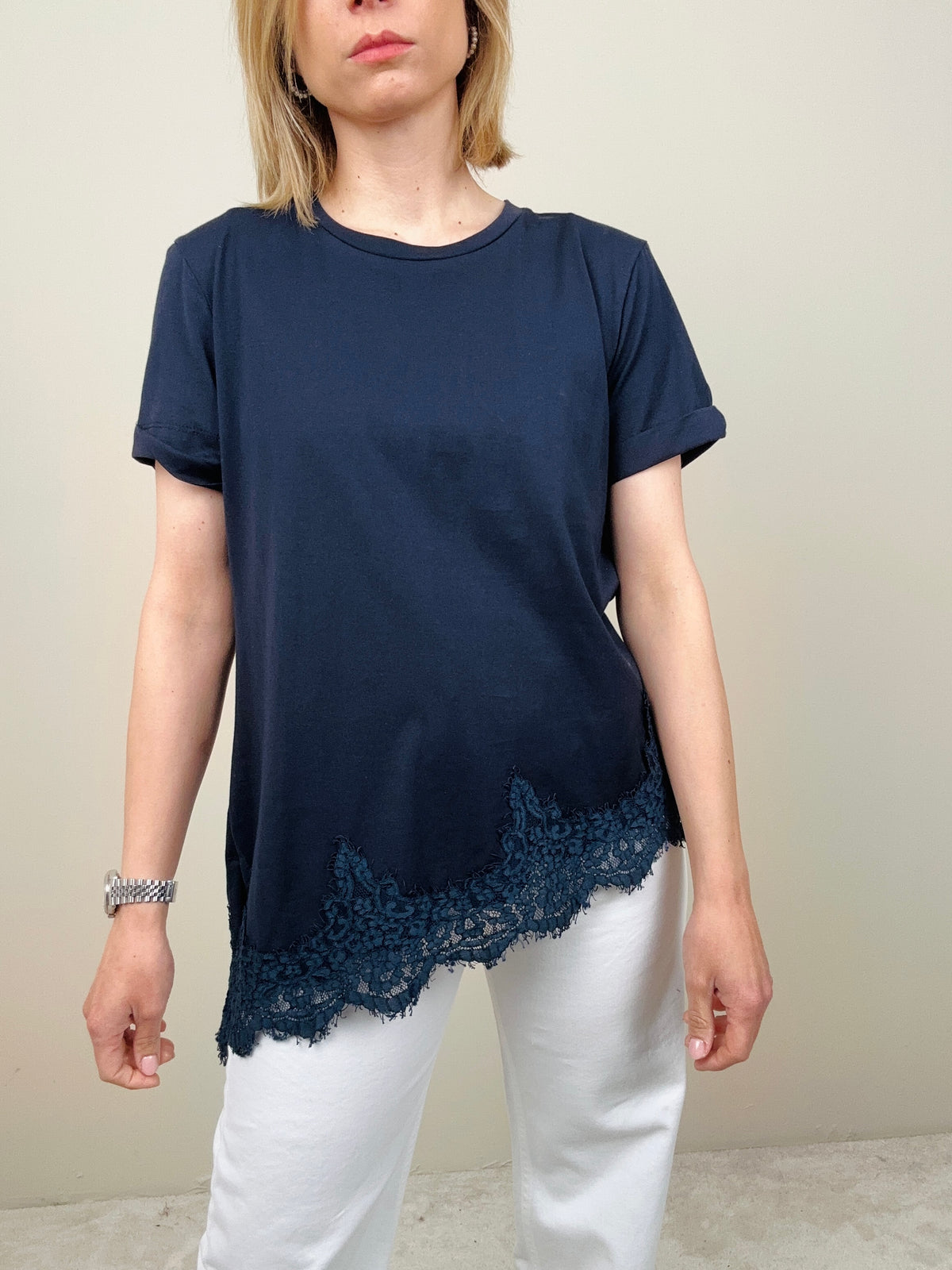 T-shirt assimettica con pizzo (più colori)