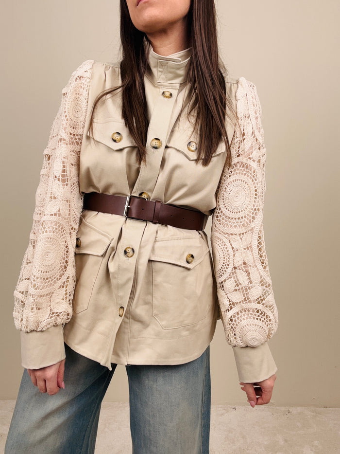 Sahariana con maniche macramé