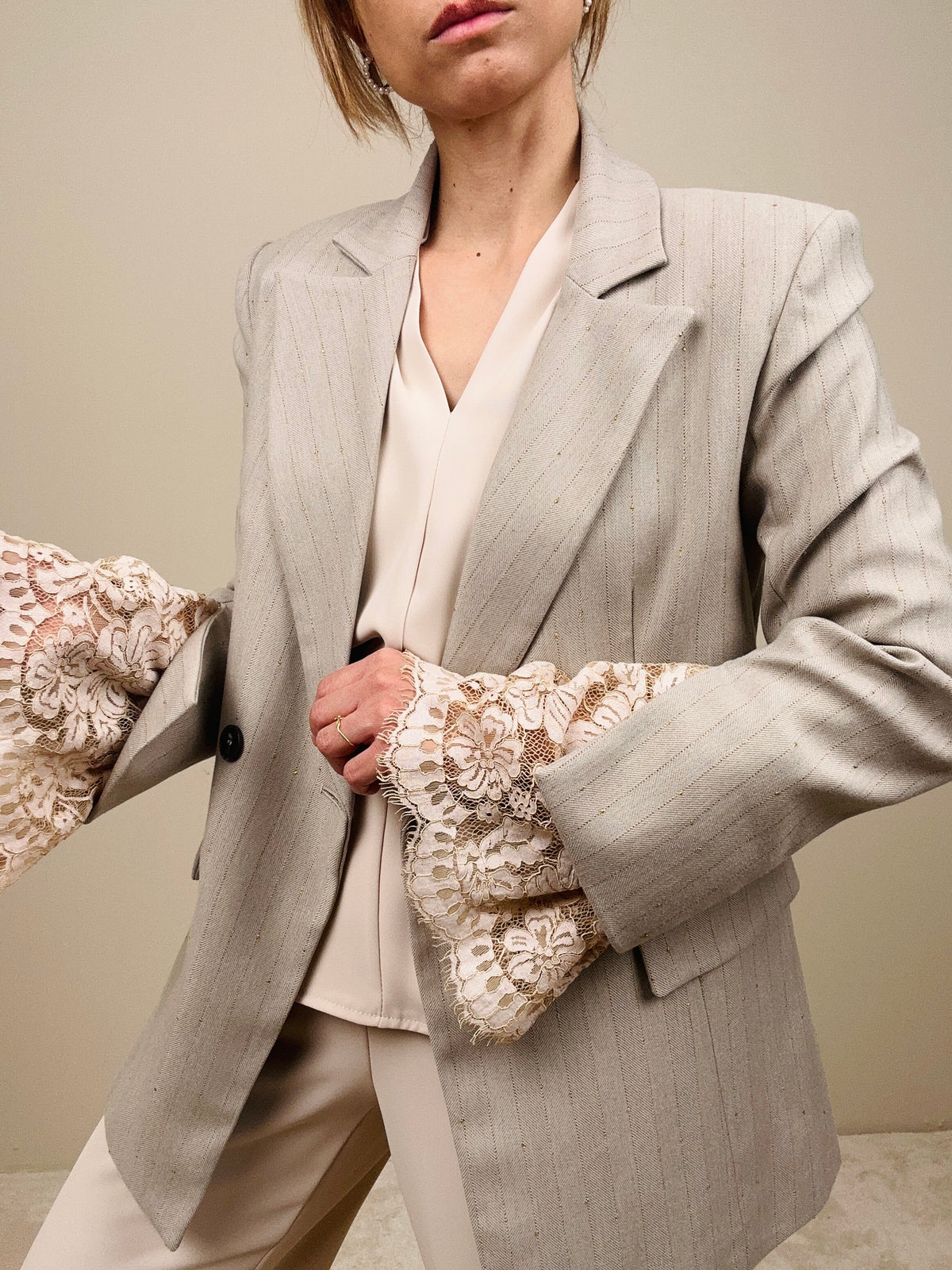 Blazer gessato con inserito in pizzo