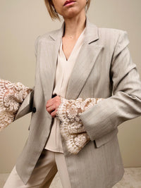 Blazer gessato con inserito in pizzo