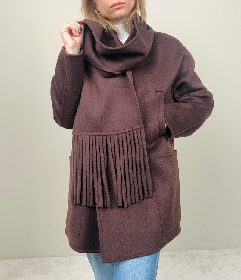 Cappotto cioccolato con sciarpa