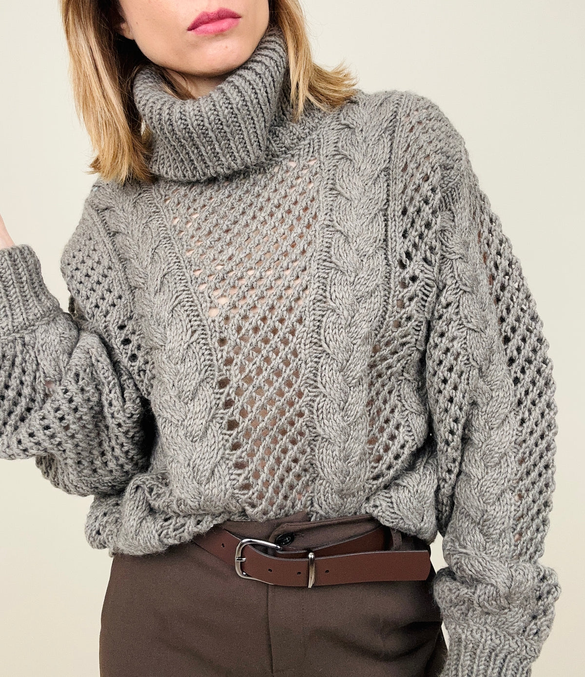 Maglione collo alto taupe