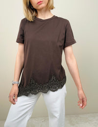 T-shirt assimettica con pizzo (più colori)
