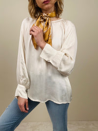 Blusa con bottone gioiello