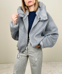 Cappottino corto grigio con cappuccio