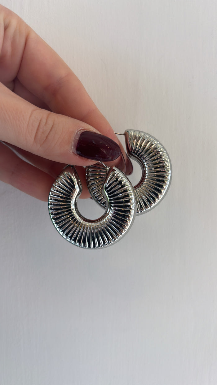 Orecchini cerchi lavorati (più colori)