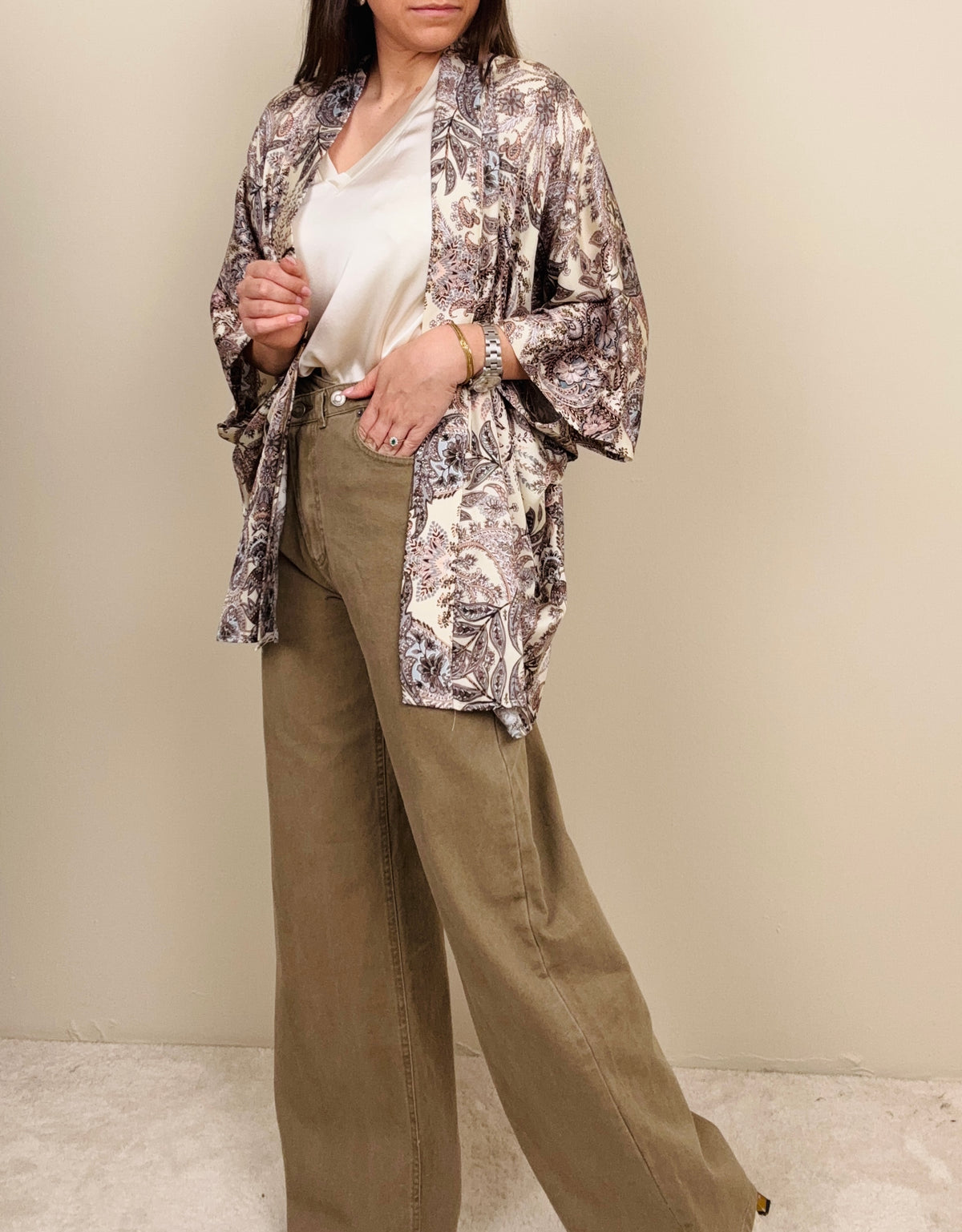 Jeans fango con chiusura svasata
