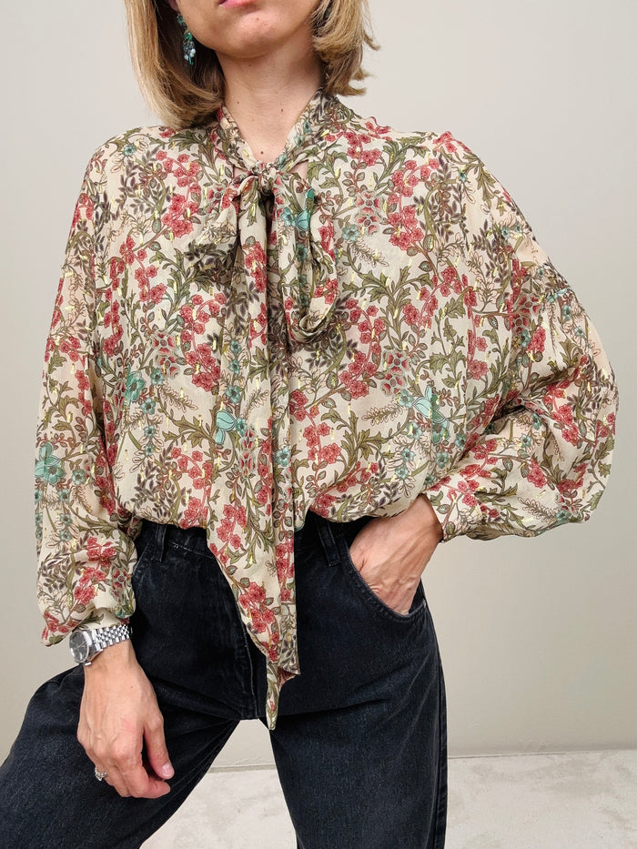 Camicia fantasia e fiocco