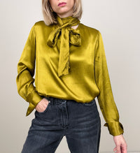 Camicia olio con fiocco