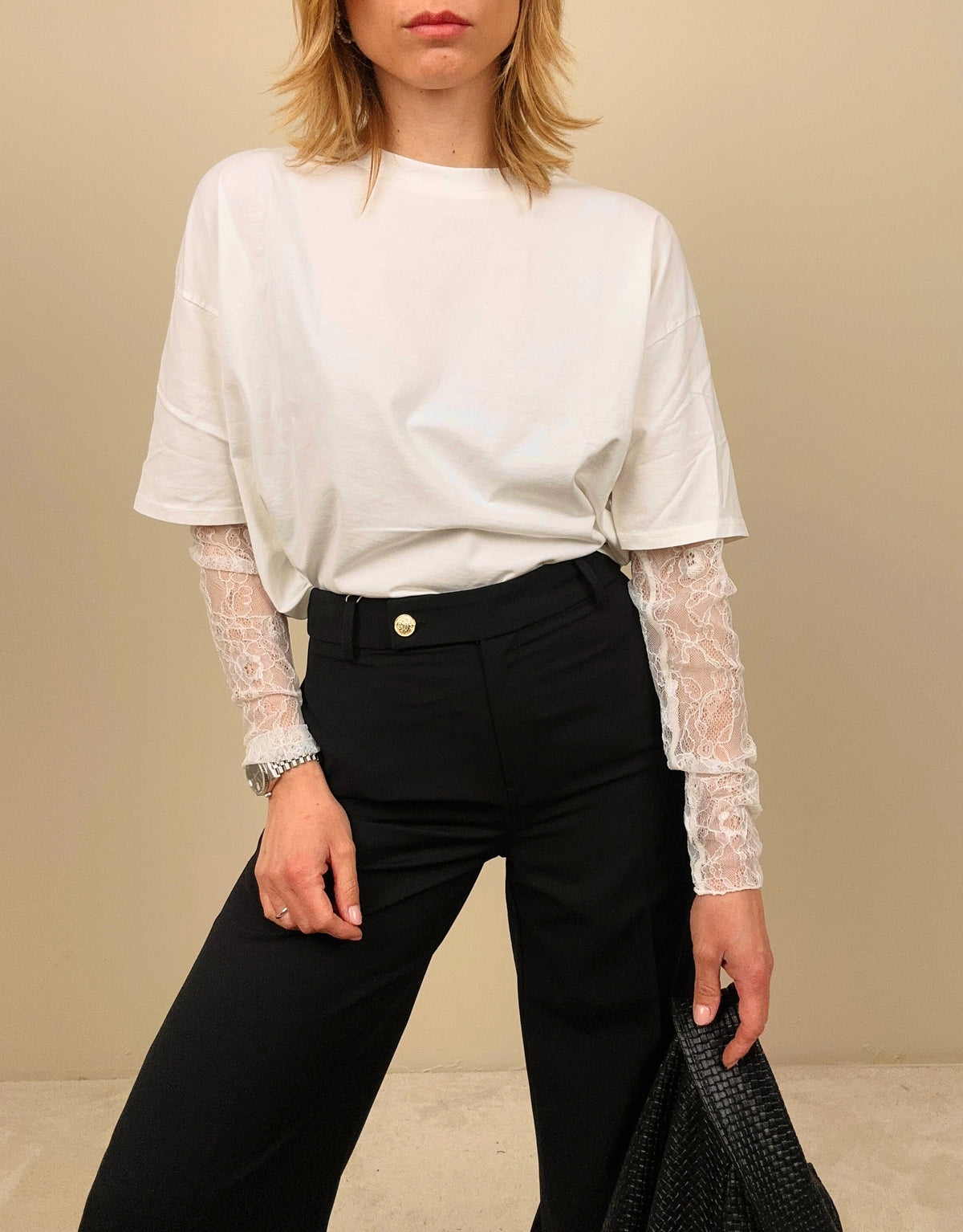 T-shirt con manica in pizzo (più colori)