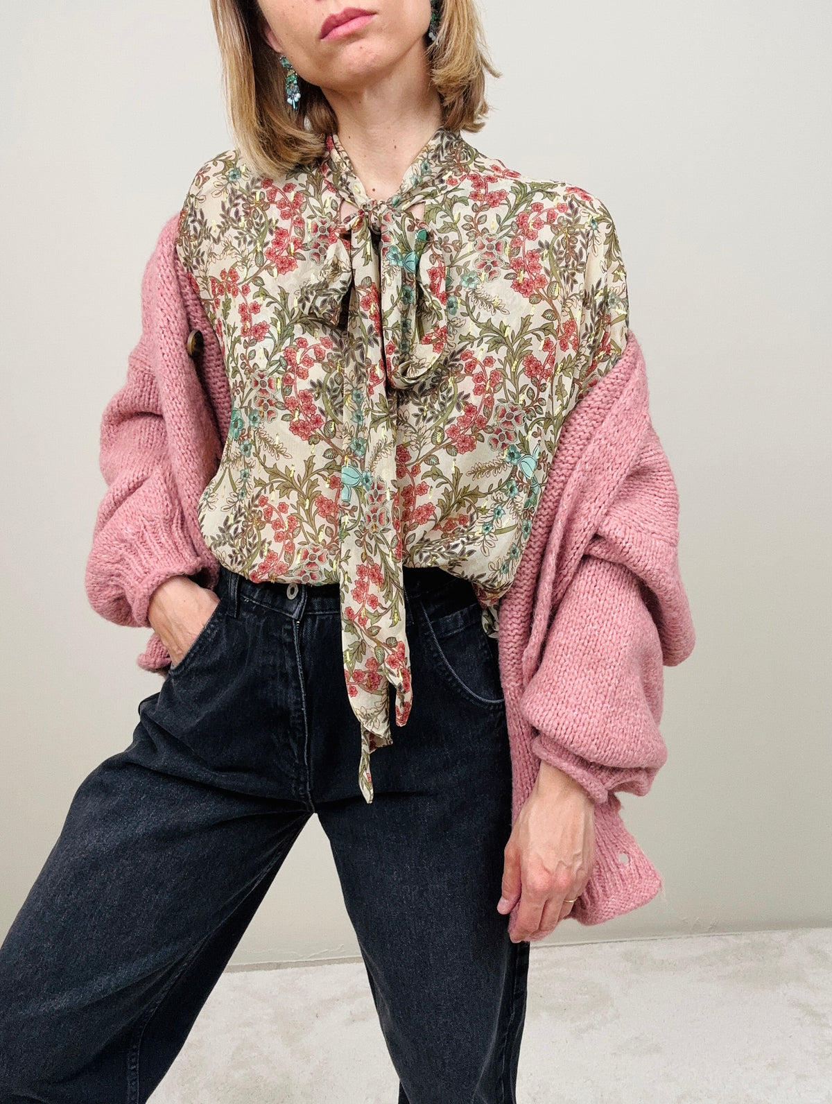 Camicia fantasia e fiocco