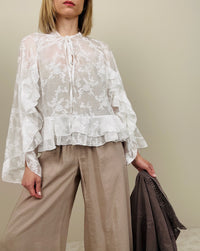Camicia bianca lavorata tono su tono