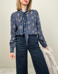 Camicia blu in fantasia