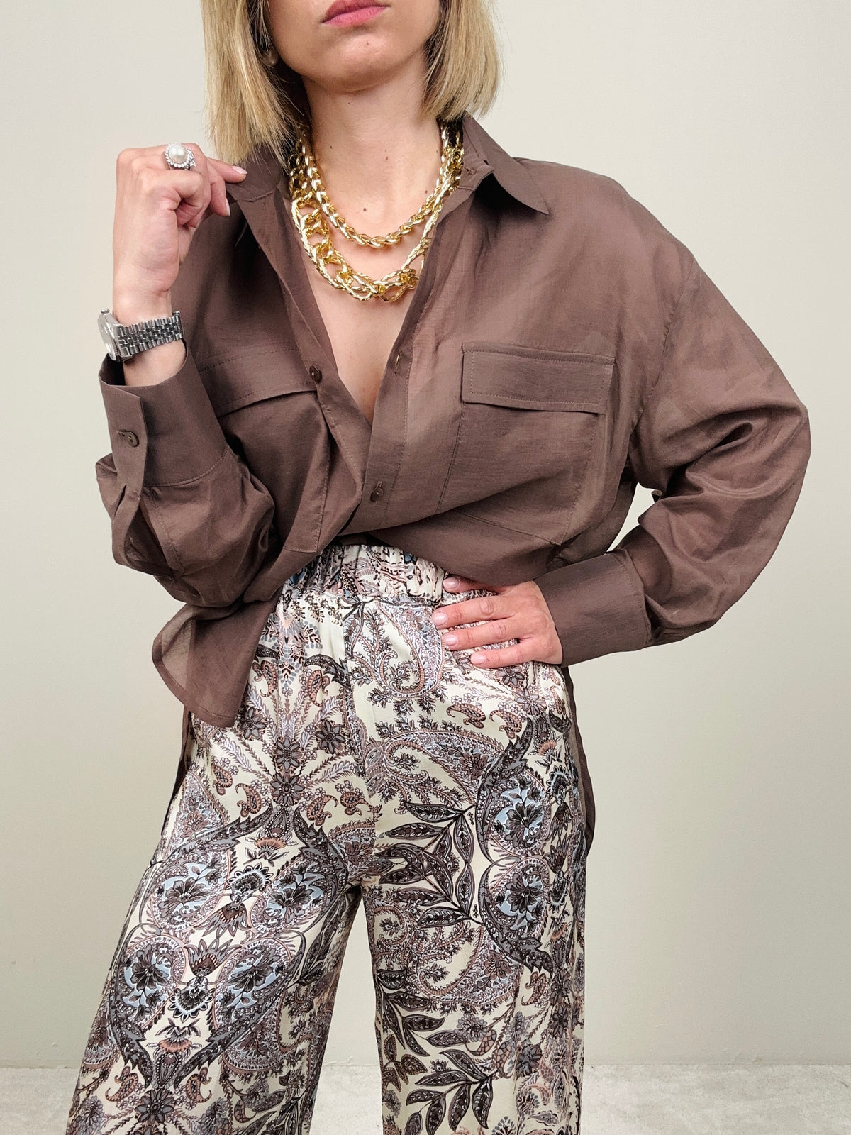 Camicia marrone con tasconi