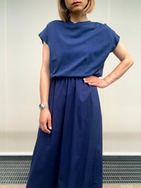 Abito blu con elastico in vita