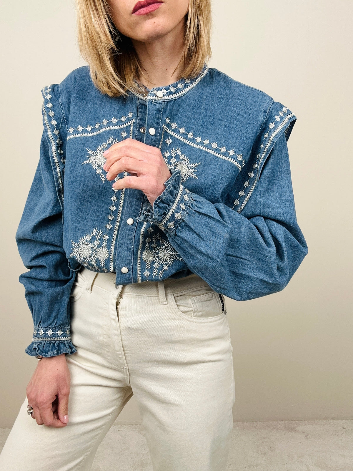 Camicia in jeans con ricami