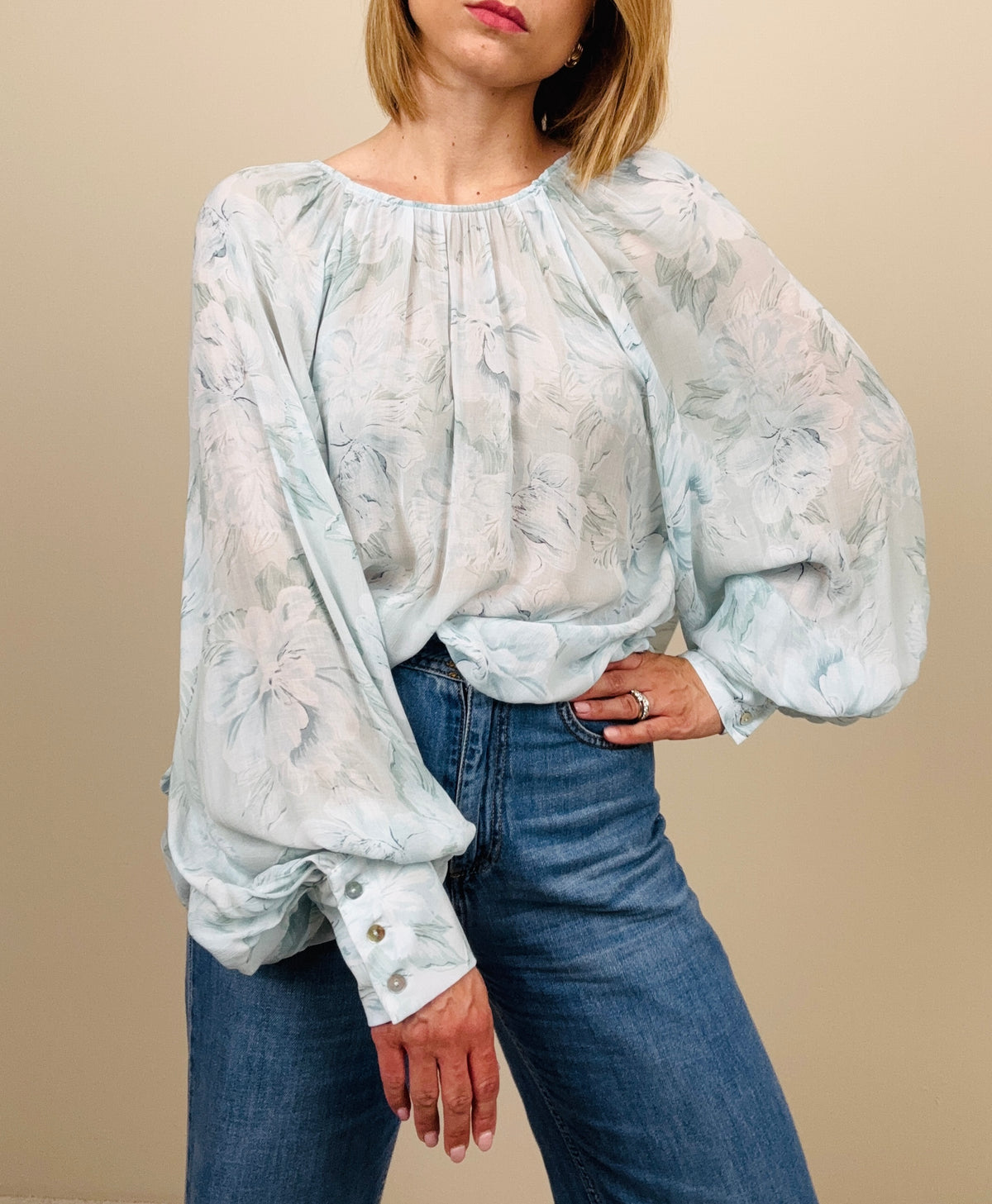 Blusa fiori azzurra