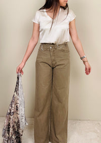 Jeans fango con chiusura svasata