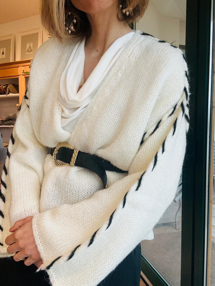 Cardigan con dettagli neri