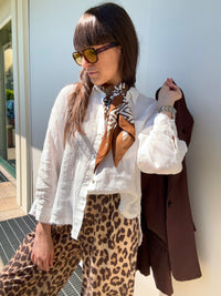 Camicia in lino bianca dettagli sfrangiati