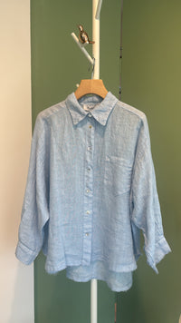 Camicia in lino bianca dettagli sfrangiati