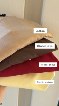 T-shirt scatola (più colori)