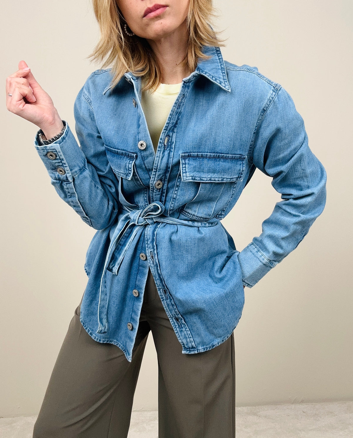 Overshirt in jeans con cintura in vita