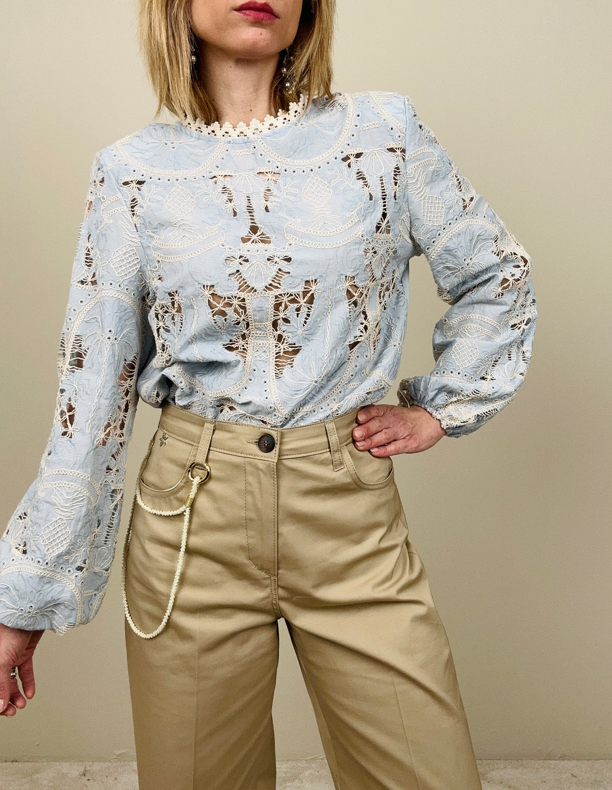 Camicia cielo ricamata