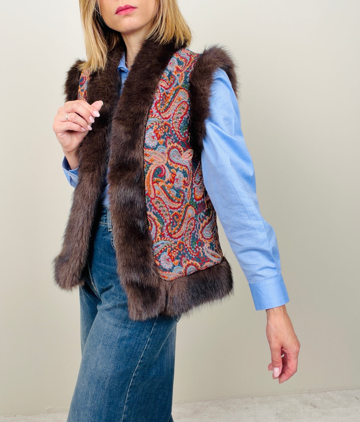 Gilet con dettagli in eco-pelliccia