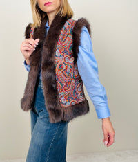 Gilet con dettagli in eco-pelliccia