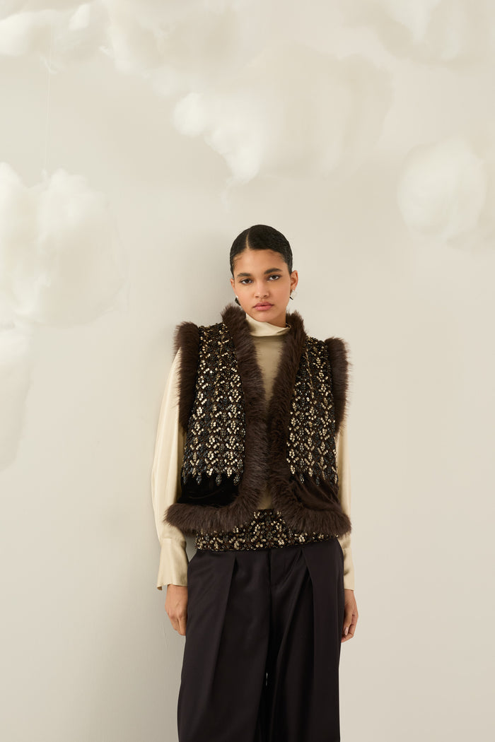 Gilet con pelo e paillettes