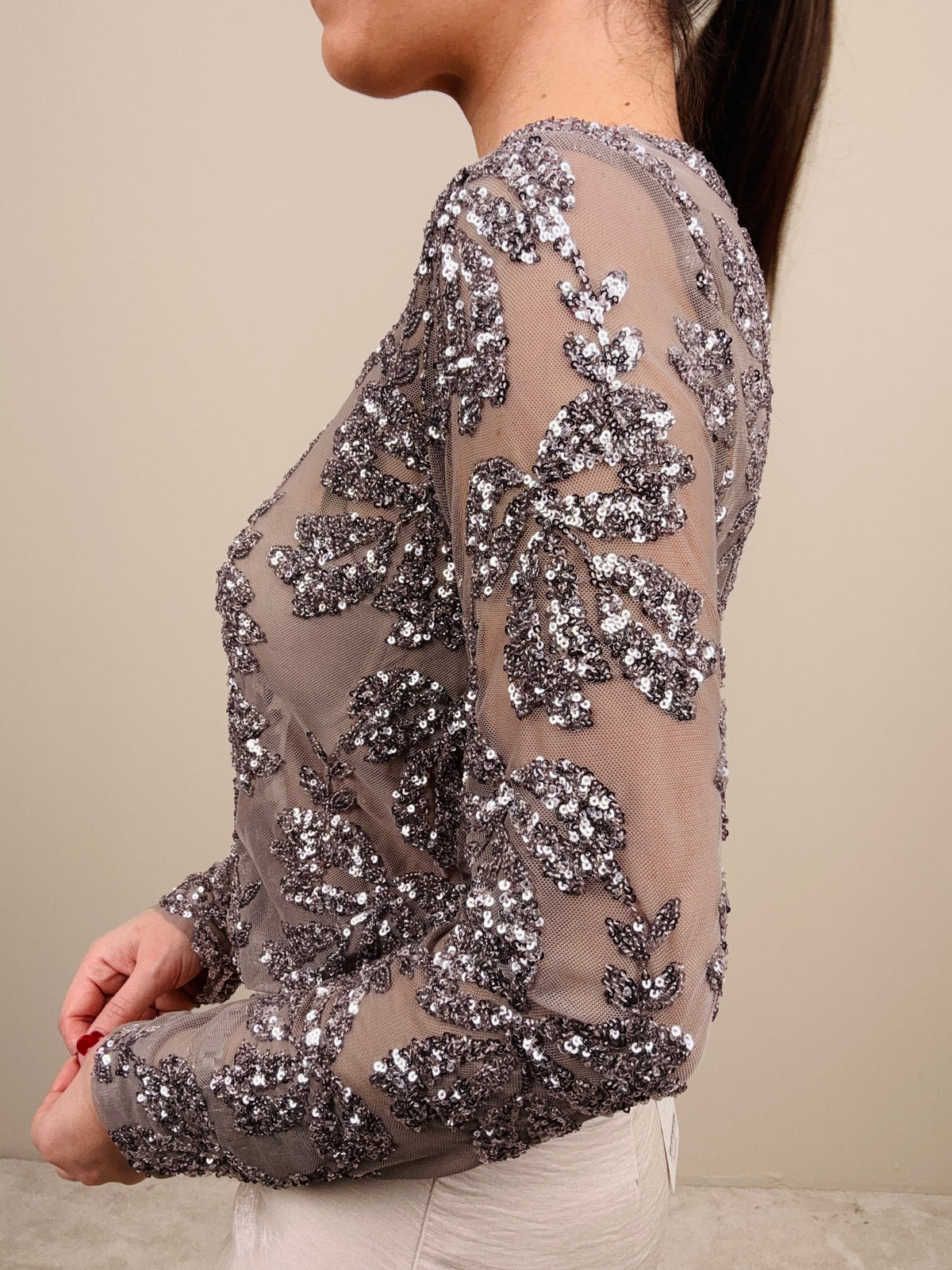 Maglia con ricamo paillettes