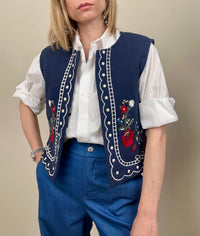 Gilet blu con ricami