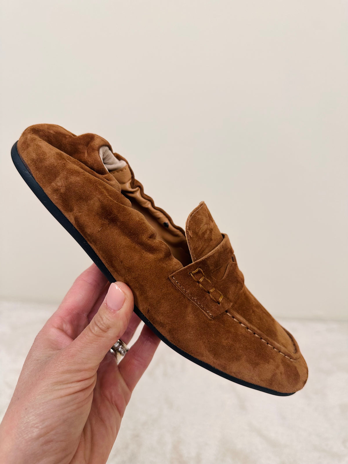 Mocassino con elastico dietro