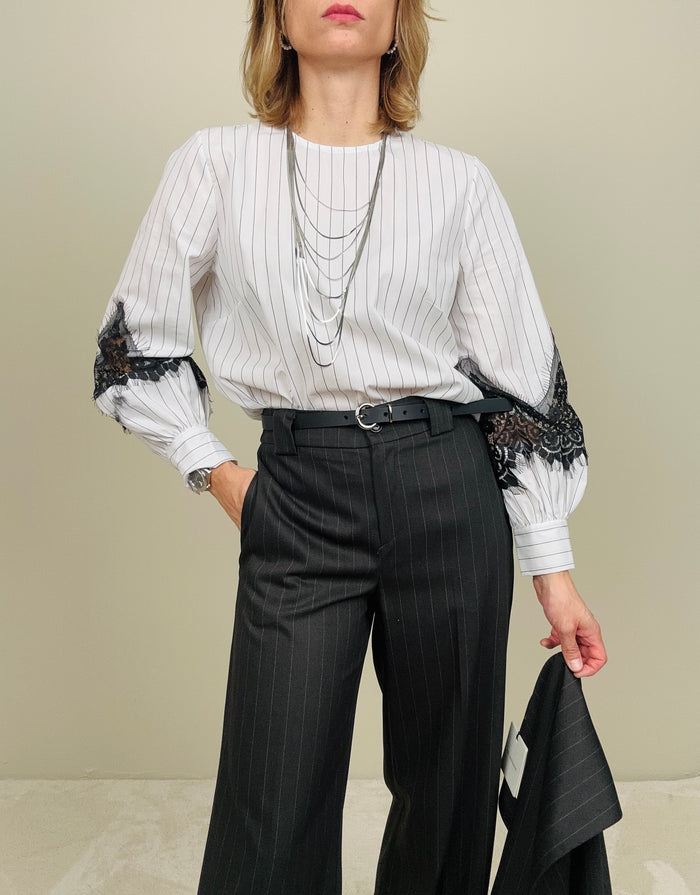 Camicia gessata con inseriti in pizzo