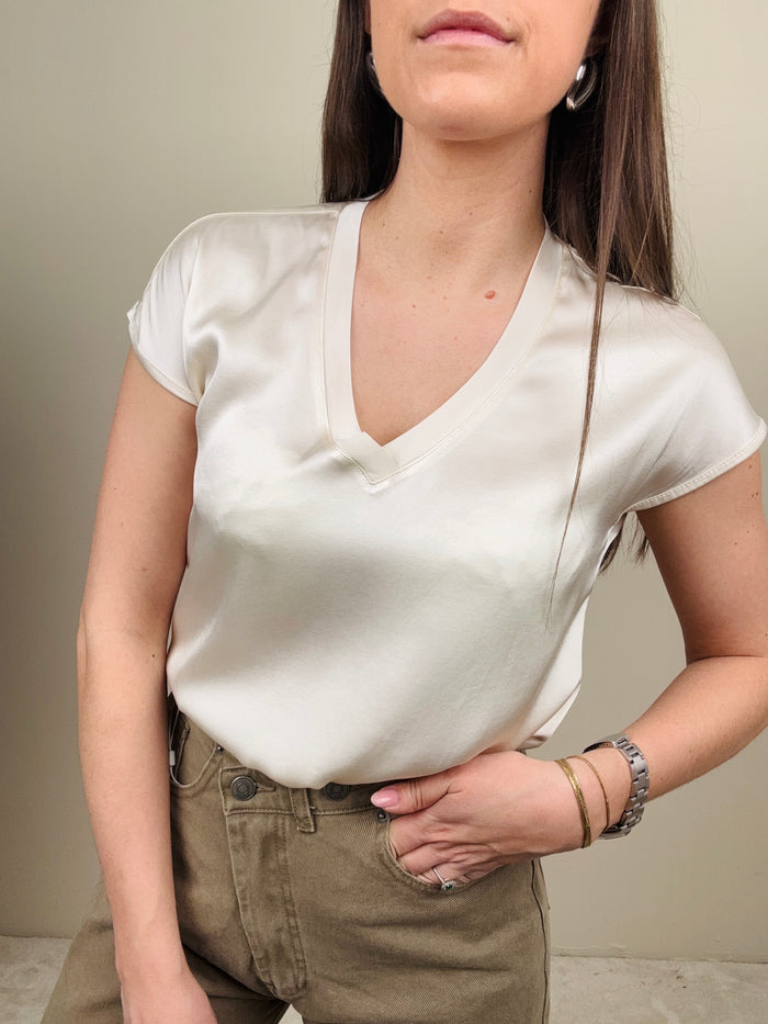 T-shirt in viscosa con scollo a V