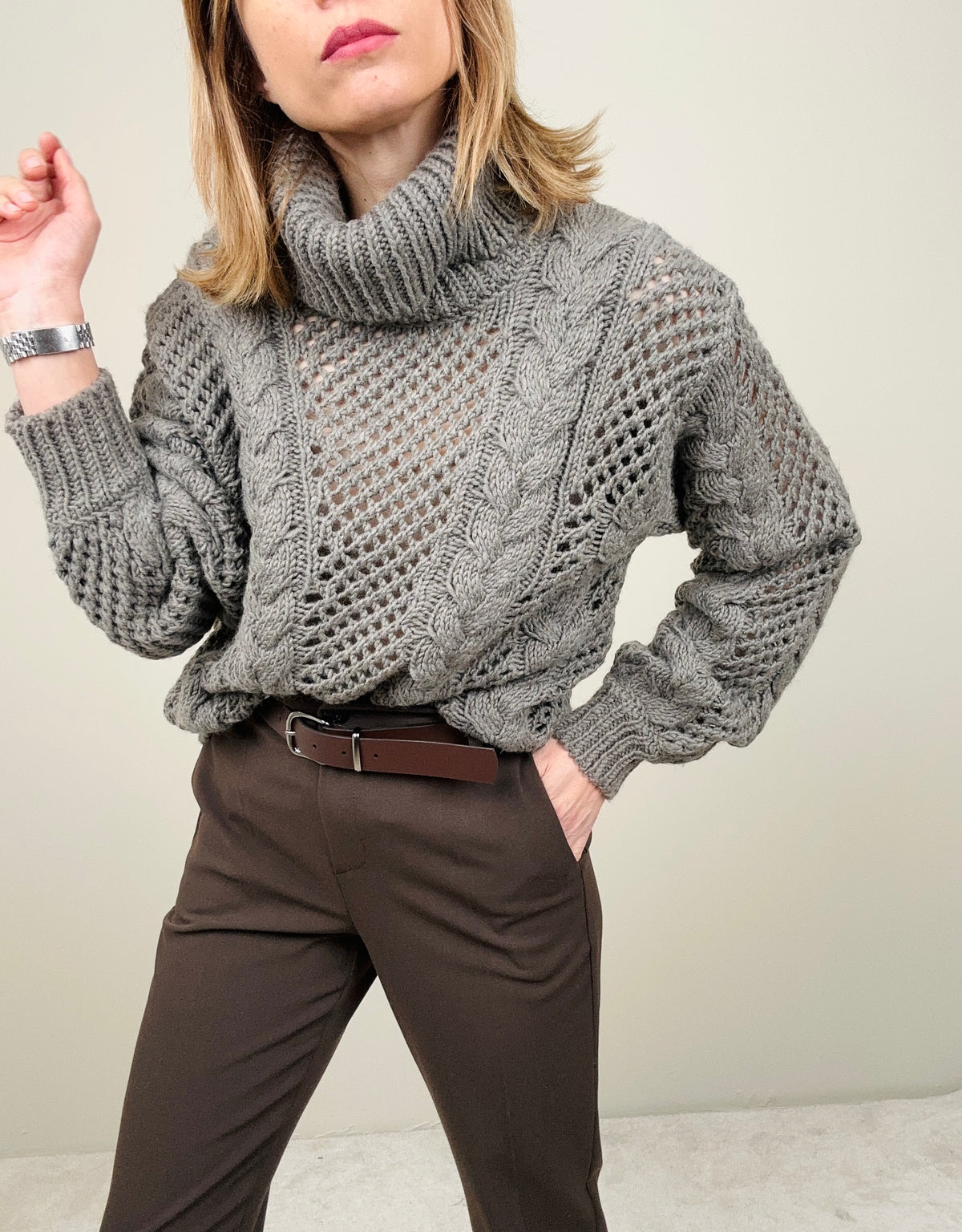 Maglione collo alto taupe