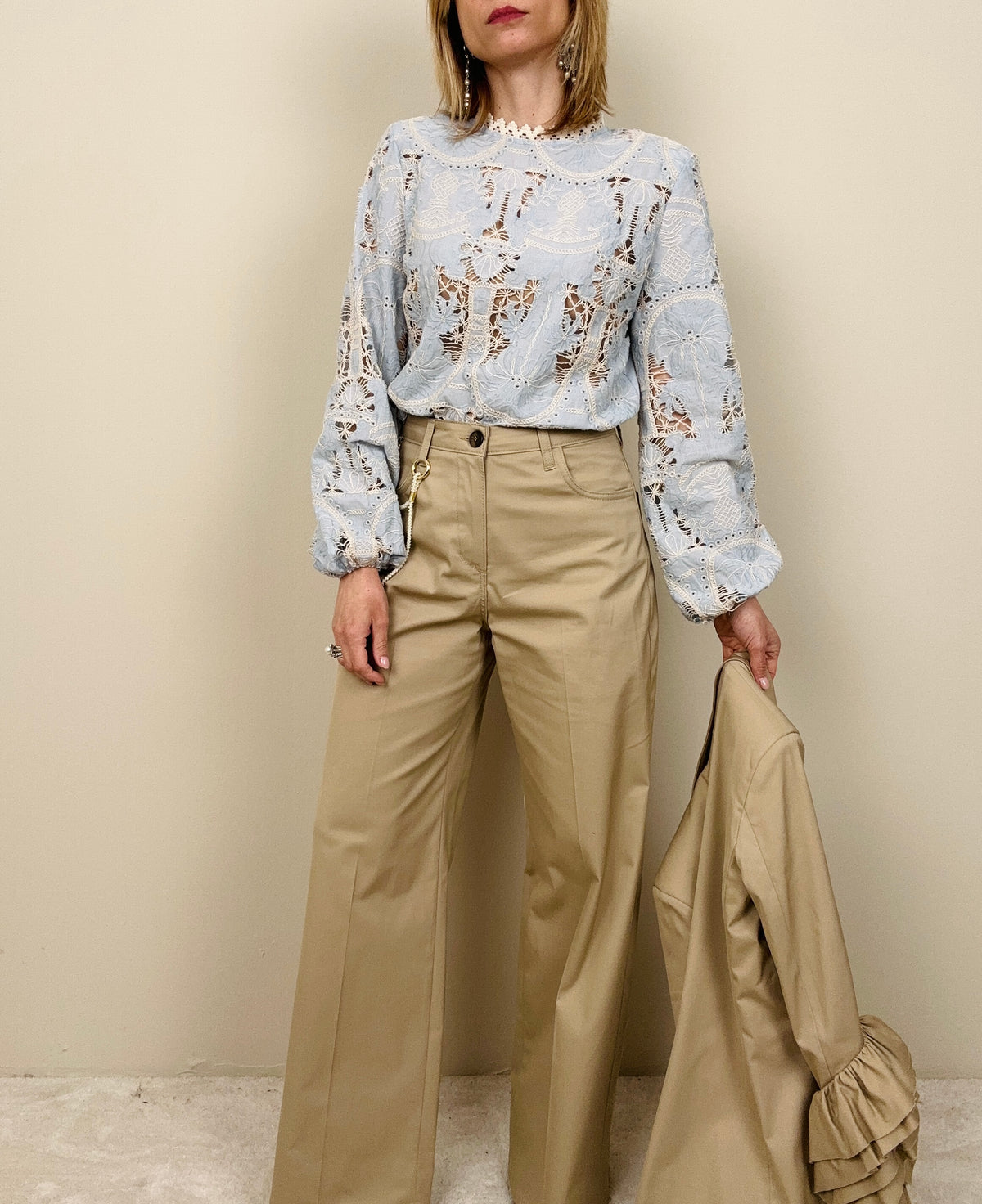 Camicia cielo ricamata
